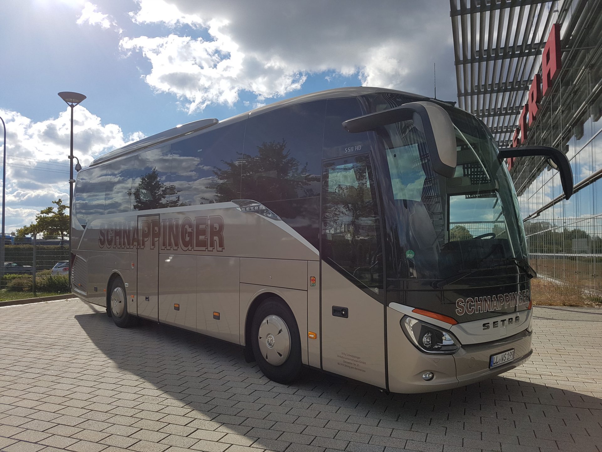 Ein neuer kleiner Reisebus mit insg. 36 Plätzen erweitert unseren  Fuhrpark - Schnappinger Reisen